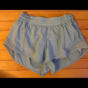 lululemon hotty hot LR 2.5 shorts
